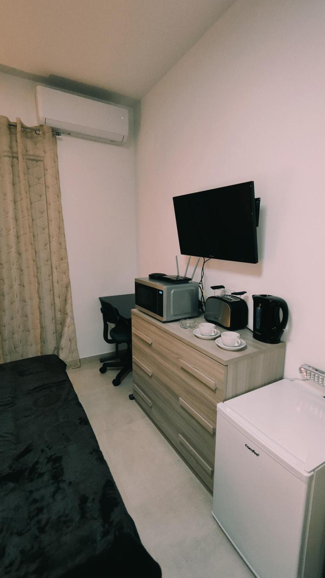 Fairwinds - Double Room With Ensuite - Luqa Airport - Self Check In & Out Available Exterior foto